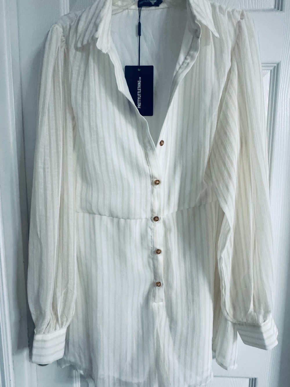 PrettyLittleThing Cream Button-Up Top - Picture 5 of 5
